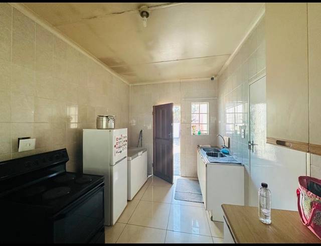 3 BEDROOM HOUSE FOR SALE IN LAMBTON GARDENS
